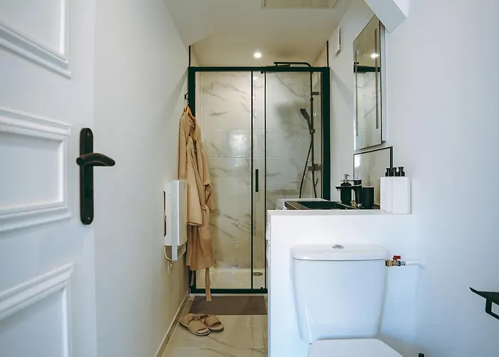 Du Palais Jacuzzi Sauna - Centre - Free Parking *